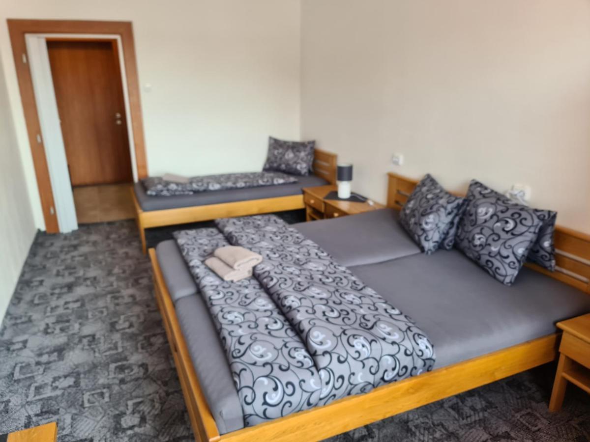 Hotel Koruna Rožnov pod Radhoštěm Exterior foto