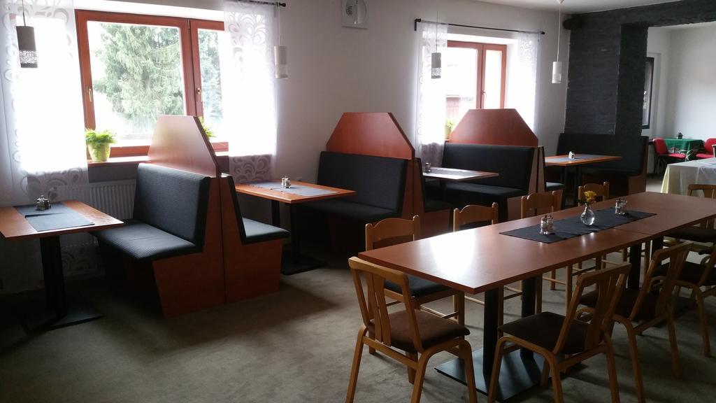 Hotel Koruna Rožnov pod Radhoštěm Exterior foto