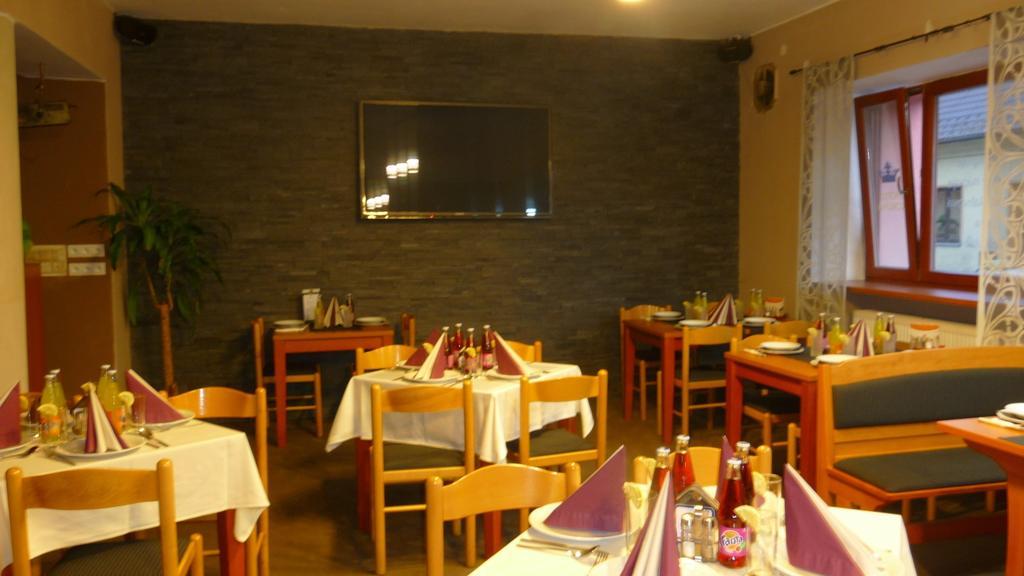 Hotel Koruna Rožnov pod Radhoštěm Exterior foto