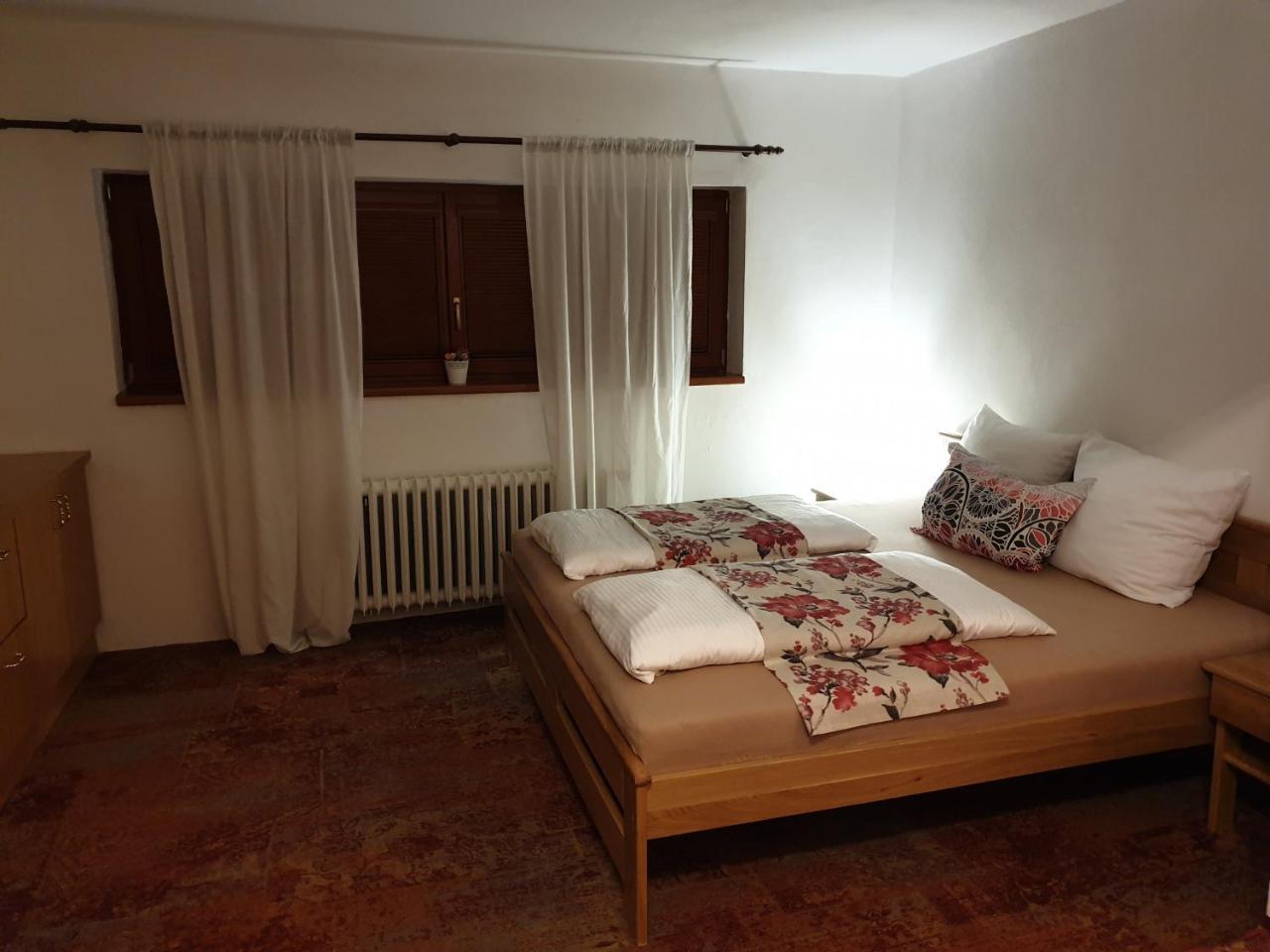 Hotel Koruna Rožnov pod Radhoštěm Exterior foto