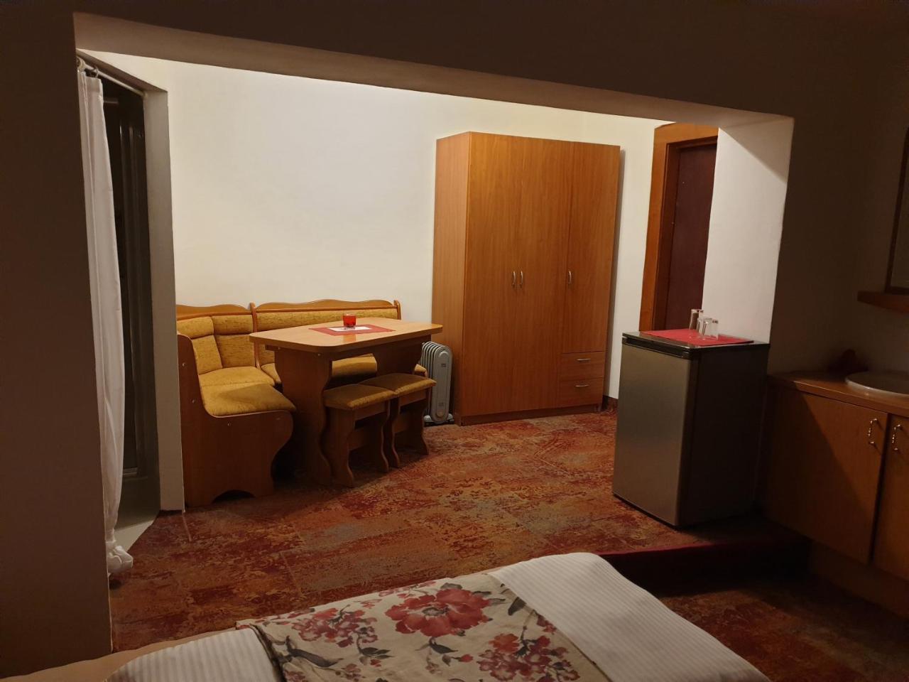 Hotel Koruna Rožnov pod Radhoštěm Exterior foto