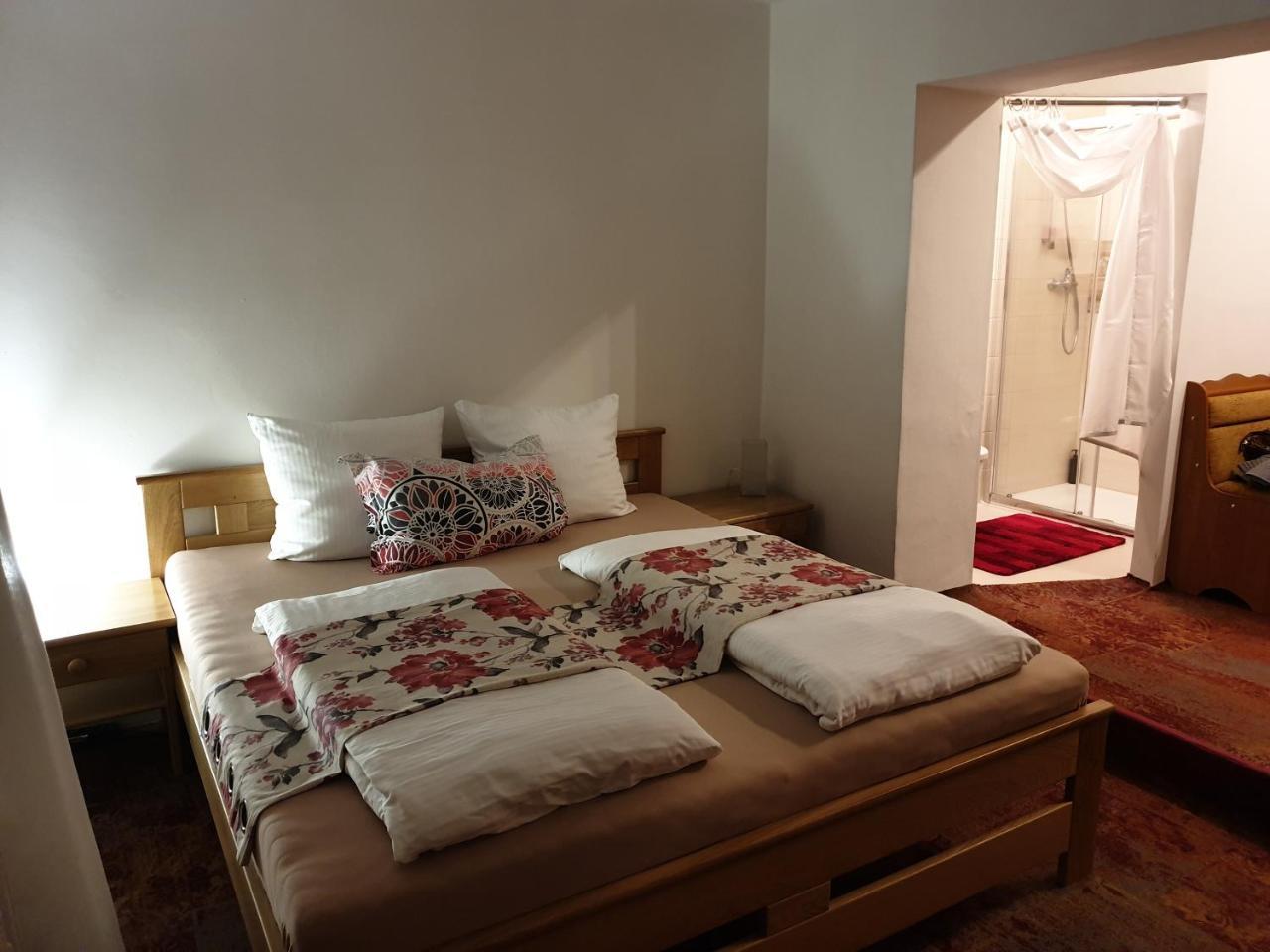 Hotel Koruna Rožnov pod Radhoštěm Exterior foto